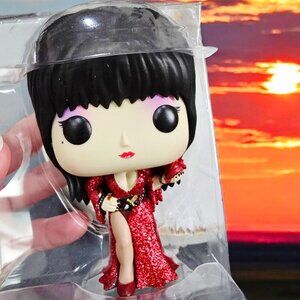 Funko Pop! Elvira #68 –Diamond Glitter Red Gown, 40th Anniversary Box, Goth Icon
